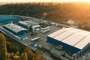 چرا خرید درب کارخانه (EXW) می‌تواند اشتباه باشد؟